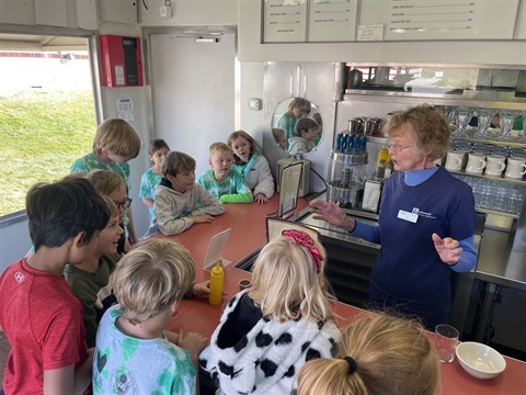 Kids on a field trip at Heritage Lakewood