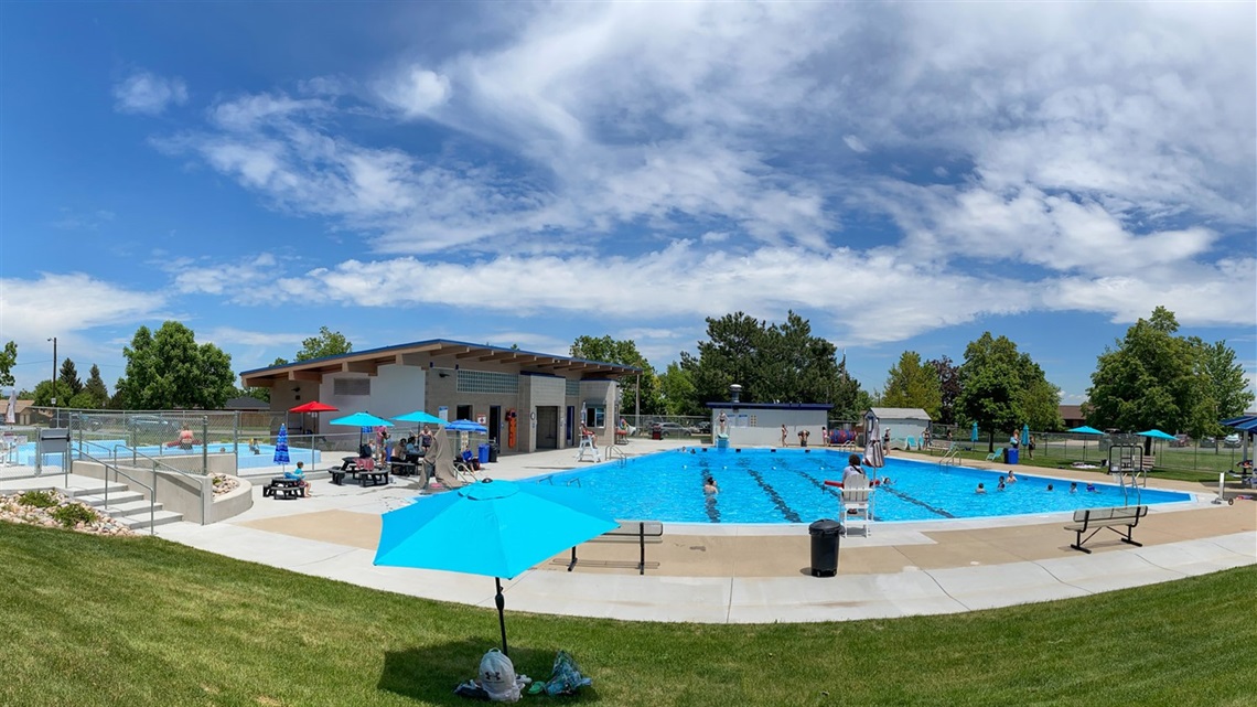 A wide view of the entire pool and baby pool area.