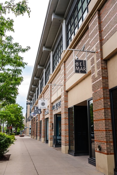 Building with shops and a sidewalk