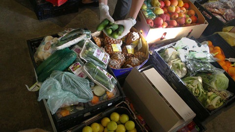 bins of red apples, green apples and letteuce