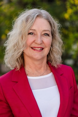 Headshot of Wendi Strom