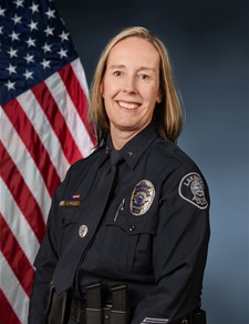 Headshot of Connie Muller